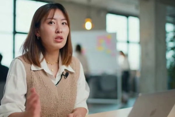 Webディレクターの女性